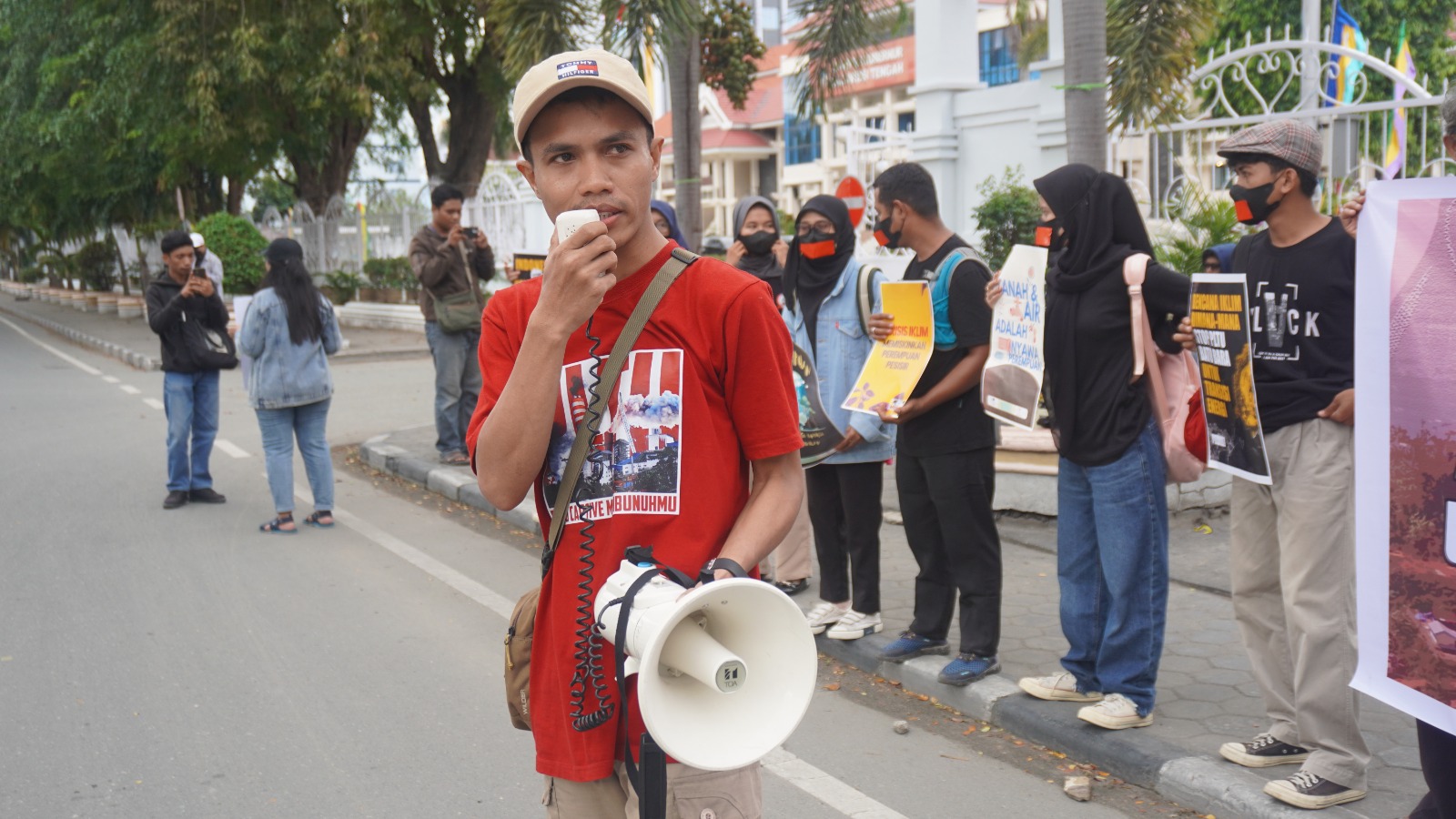 Peringati Hari Bumi 2025, Aktivis di Palu Gelar Aksi Unjuk Rasa: “Jaga Bumi, Jaga Demokrasi”